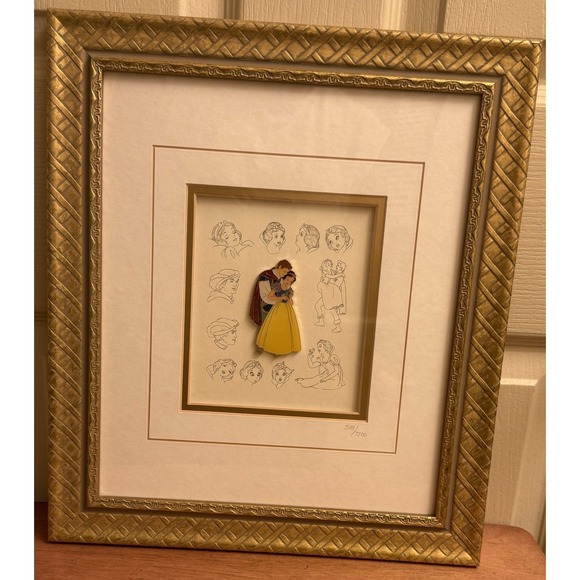 Framed Disney Princess Pin Collection‎ SNOW WHITE LE #518/7500 Model Sheet COA